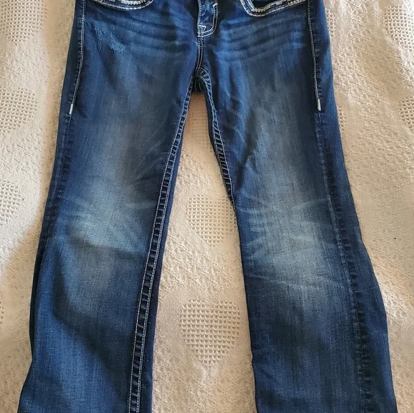 Women's Vigoss size 7/8 dark denim distressed jeans. The Chelsea bootcut. - Picture 2 of 16